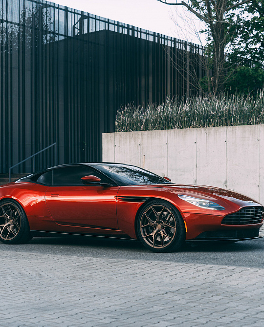 Фото дисков HF-5 Сатиновая бронза на Aston Martin DB11