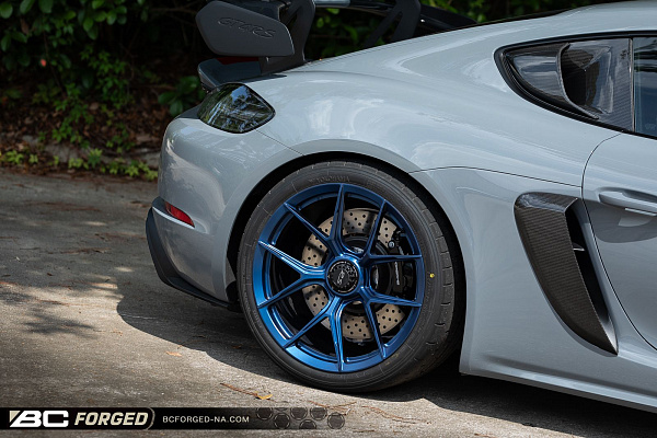 Фото дисков BC Forged ACL51 Синий сатин на Porsche Cayman II