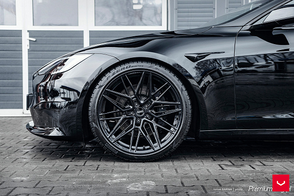 Фото дисков Vossen HF-7 Черный глянец на Tesla Model S
