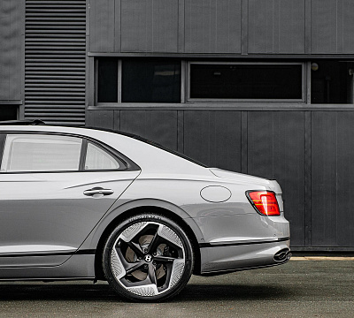 Фото дисков Kahn Type 8 на Bentley Flying Spur III