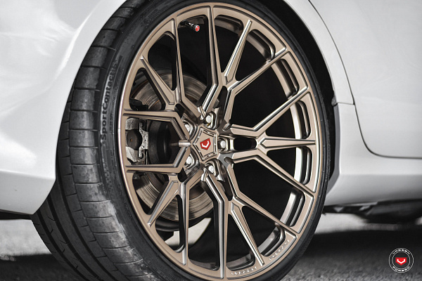 Фото дисков Vossen M-X3 Глянцевая шампань на Mercedes-Benz CLS (C218)