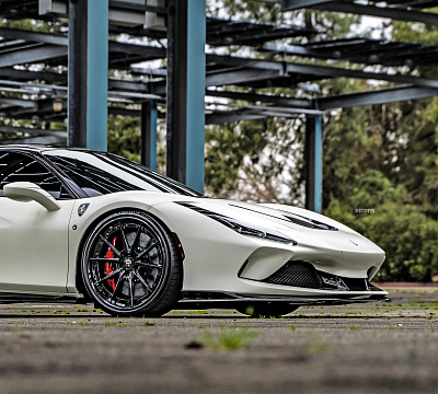 Фото дисков Strasse Wheels SV10 Deep Concave FS на Ferrari SF90