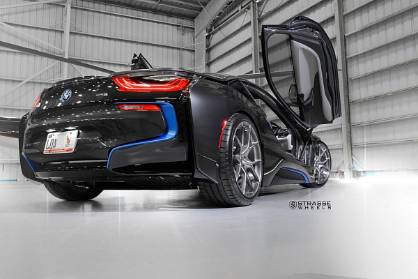 Фото дисков Strasse Wheels SM5R Deep Concave Monoblock Сатиновый темный лак на BMW i8