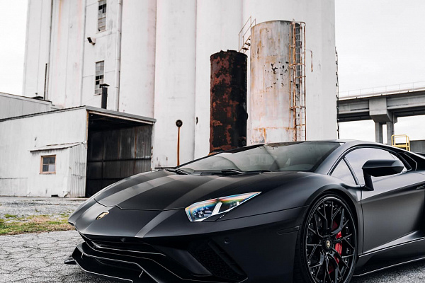 Фото дисков Brixton Forged TR05 Черный глянец на Lamborghini Aventador