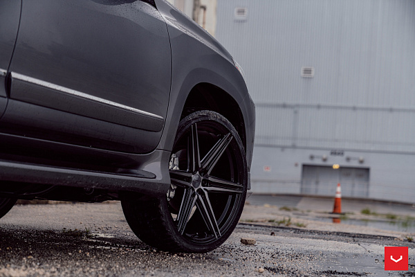 Фото дисков Vossen HF6-2 Черный глянец на Lexus GX II
