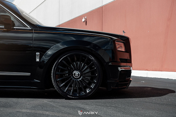Фото дисков Anrky RF-282 Черный глянец на Rolls-Royce Cullinan