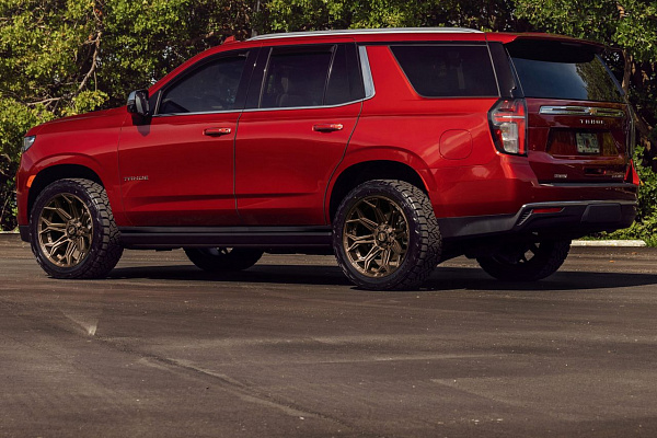 Фото дисков 4PLAY 4P83 Глянцевая бронза на Chevrolet Tahoe V