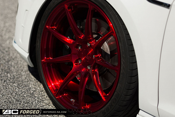 Фото дисков BC Forged RZ39 Красный глянец на Volkswagen Golf VII