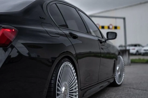 Фото дисков ST Wheels ST2 Черный глянец на BMW 7 (G11/G12)