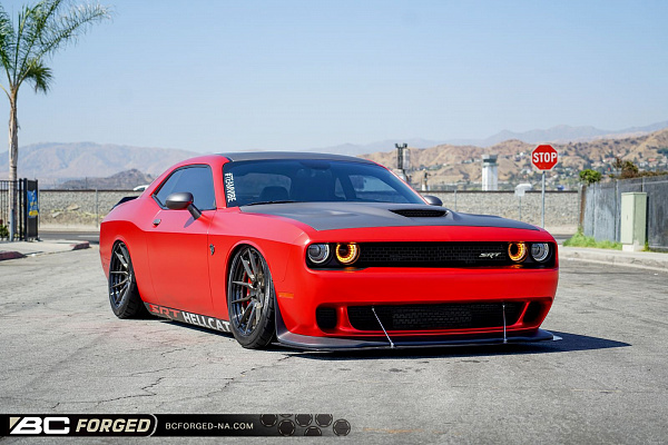Фото дисков BC Forged HCA162 Глянцевый темный лак на Dodge Challenger III