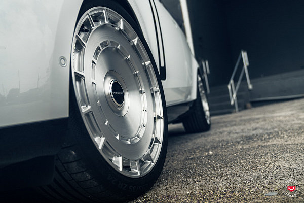 Фото дисков Vossen LC3-11 Глянцевый лак на Land Rover Range Rover V