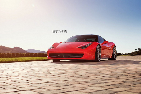 Фото дисков Strasse Wheels SM5R Deep Concave FS Глянцевый лак на Ferrari 458