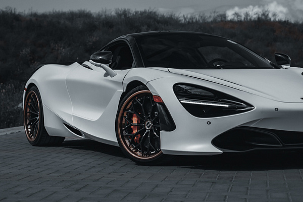 Фото дисков Brixton Forged CM6-R Глянцевый темный лак на McLaren 720S