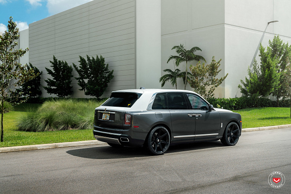 Фото дисков Vossen S17-11 Черный глянец на Rolls-Royce Cullinan