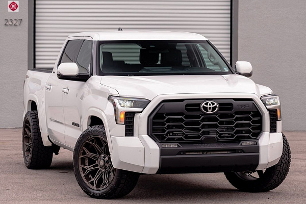 Фото дисков 4PLAY 4P83 Сатиновая бронза на Toyota Tundra III