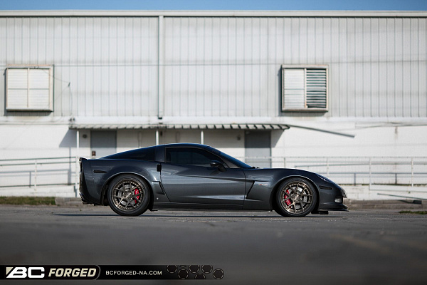 Фото дисков BC Forged HCS02 Глянцевый темный лак на Chevrolet Corvette C6