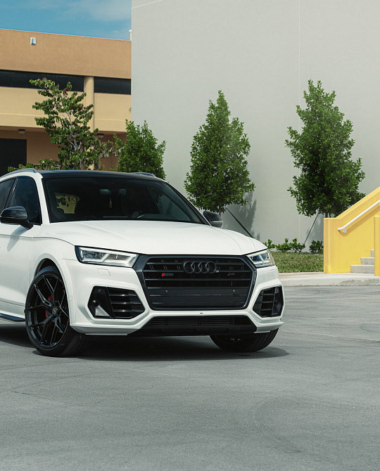 Фото дисков HF-5 Черный глянец на Audi Q5 (FY)
