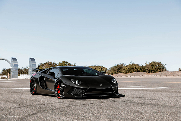 Фото дисков Brixton Forged PF5 Черный глянец на Lamborghini Aventador