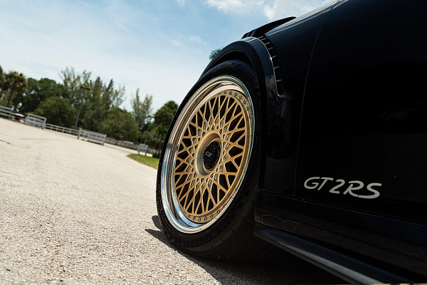 Фото дисков HRE 501 Сатиновое золото на Porsche 911 VII
