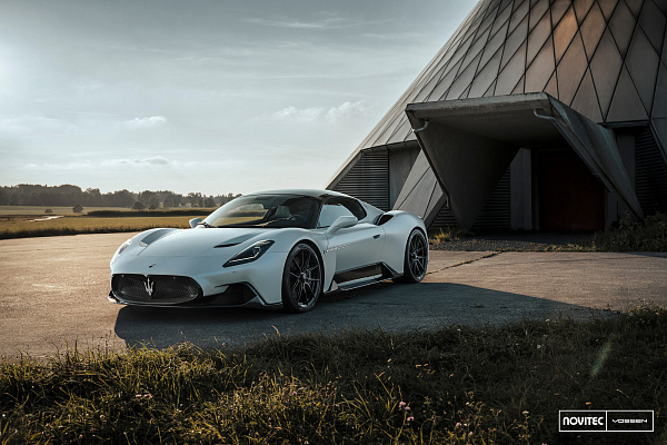 Фото дисков NOVITEC NF10 Черный глянец на Maserati MC20