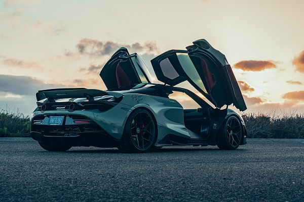 Фото дисков Brixton Forged PF7 Черный сатин на McLaren 720S