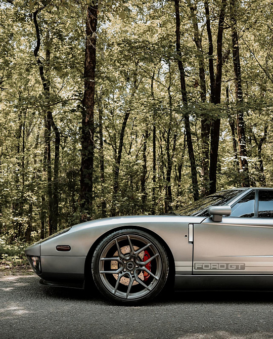 Фото дисков CM5-R Сатиновый темный лак на Ford GT I