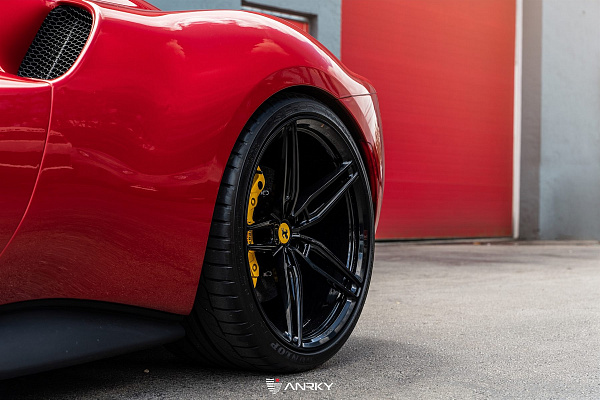 Фото дисков Anrky AN17 Черный глянец на Ferrari 296