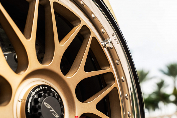 Фото дисков HRE 300 Глянцевая шампань на Porsche 911 VIII