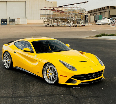Фото дисков Strasse Wheels SV10 Deep Concave FS на Ferrari 812