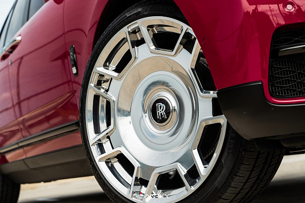 Фото дисков Anrky RF-177 Полированный лак на Rolls-Royce Cullinan