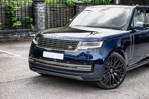 Фото дисков Kahn RS-2 Черный сатин на Range Rover V