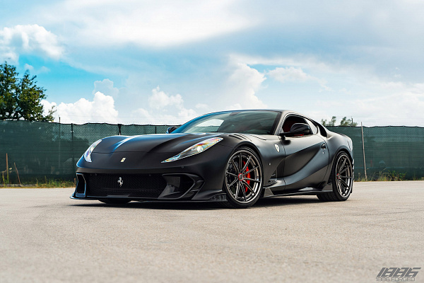 Фото дисков 1886 Wheels G010 Глянцевый темный лак на Ferrari 812