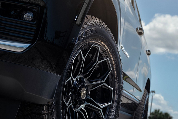 Фото дисков 4PLAY 4P83 Черный глянец на GMC Yukon V