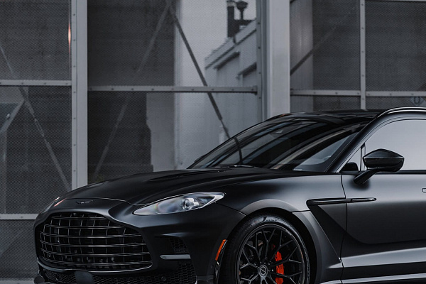 Фото дисков Brixton Forged CM6-R Черный сатин на Aston Martin DBX