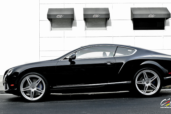 Фото дисков CEC C881 Глянцевый лак на Bentley Continental GT II
