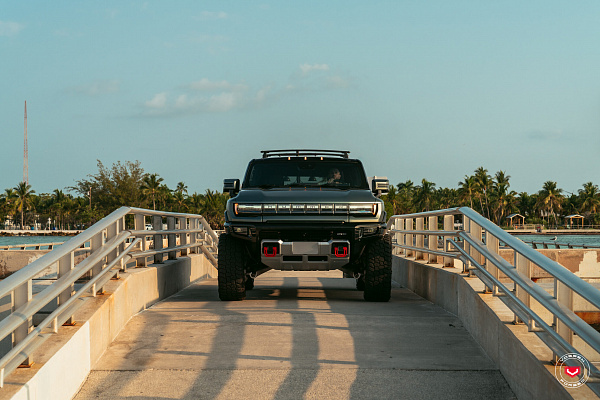 Фото дисков Vossen LCX-04 Глянцевый лак на GMC Hummer EV
