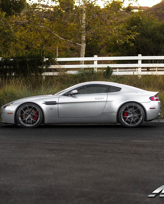 Фото дисков FS06 Глянцевый тонированный лак на Aston Martin Vantage 3