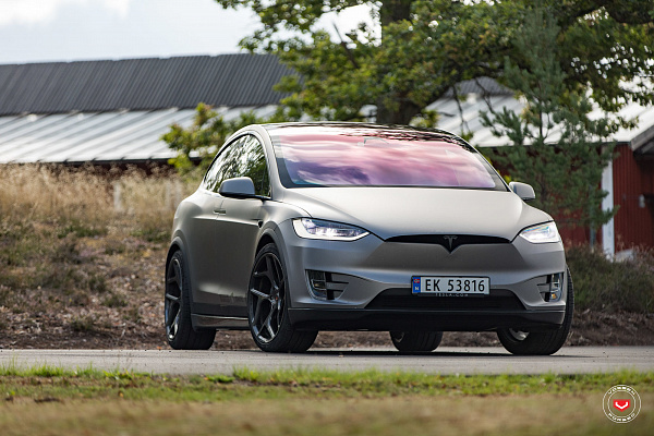 Фото дисков Vossen CG-205T Глянцевый графит на Tesla Model X