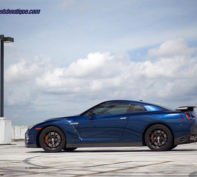 Фото дисков HRE P101 на Nissan GT-R