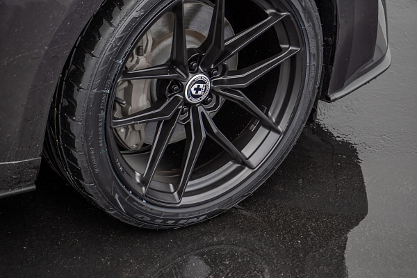 Фото дисков HRE FF21 Глянцевый графит на Ford Mustang VI