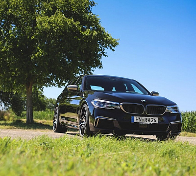 Фото дисков HRE P104 на BMW 5/M5 (G30/F90)