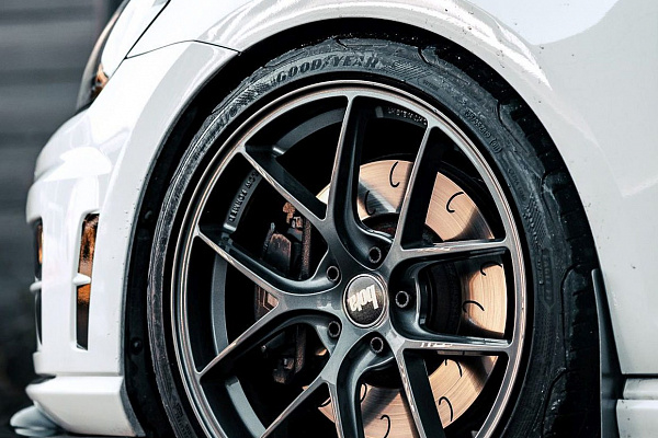 Фото дисков Bola FLE Глянцевый графит на Volkswagen Golf VII