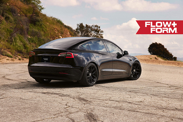 Фото дисков HRE FF21 Черный глянец на Tesla Model 3