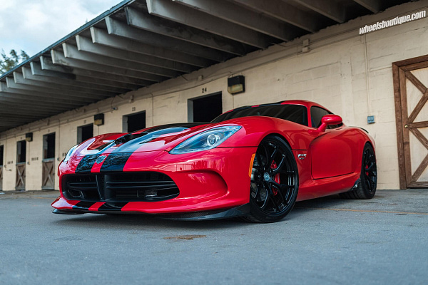 Фото дисков HRE R161 Lightweight Черный глянец на Dodge Viper