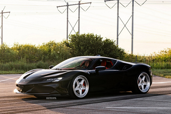 Фото дисков Strasse Wheels F5 Track Глянцевый лак на Ferrari SF90