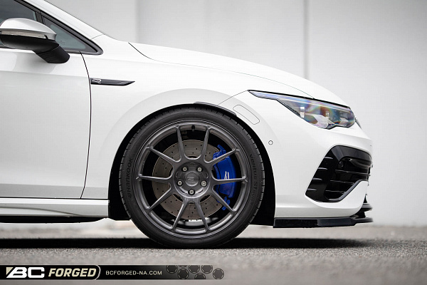 Фото дисков BC Forged KZ15 Глянцевый темный лак на Volkswagen Golf VIII