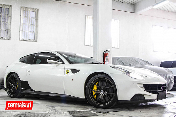 Фото дисков HRE P101 Сатиновая бронза на Ferrari FF
