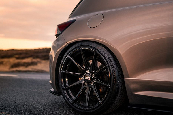 Фото дисков Bola CSR Черный глянец на Volkswagen Scirocco III