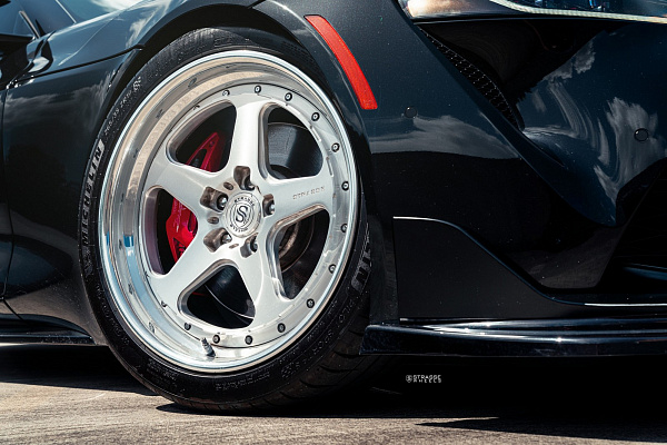 Фото дисков Strasse Wheels S5 Track Глянцевый лак на Toyota Supra A90
