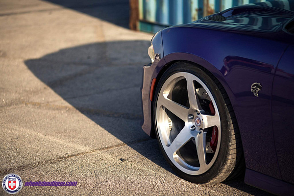 Фото дисков HRE 305M Глянцевый лак на Dodge Charger VII